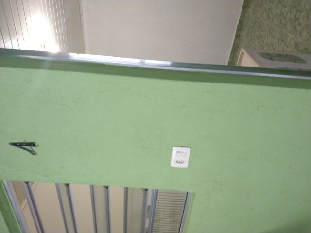 Um quarto com um banheiro - Foto 4