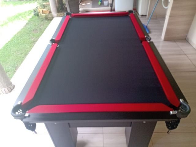 Mesa Charme Carlin Cor Preta Tecido Preto e Borda Vermelho Mod. RVBV4637
