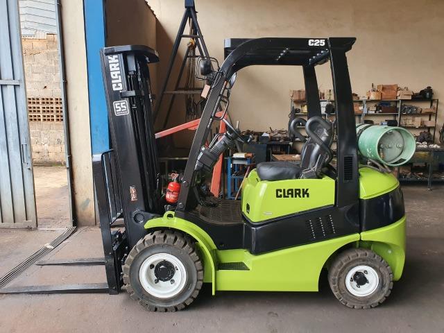 Empilhadeira Clark C25L