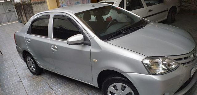 Etios sedã. Carro muito confortável e econômico