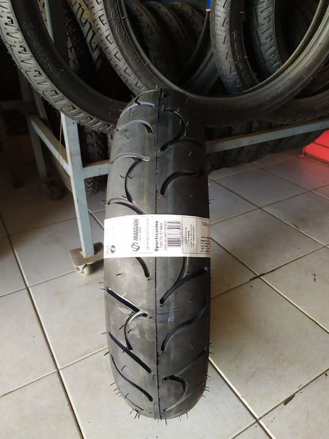 Pneu moto 140 70 17 maggion 