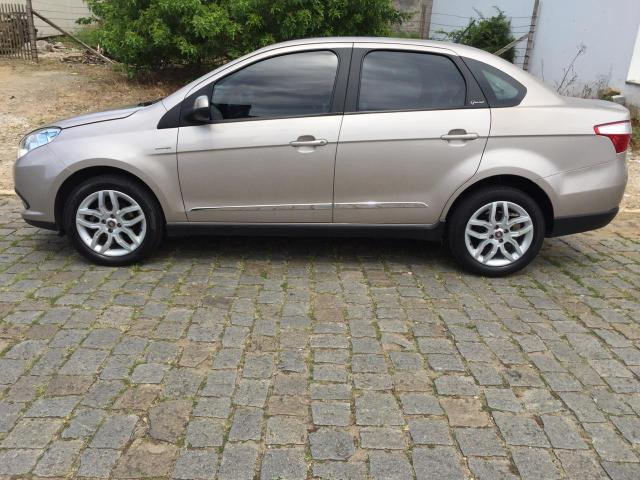 Fiat Grand Siena 1.6 16v Essence Flex dualogic 2014 - Foto 3