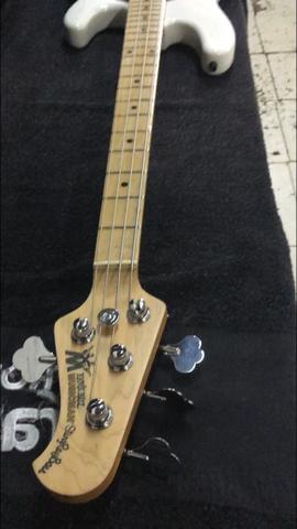 Baixo Ernie Ball Music Man - Foto 4