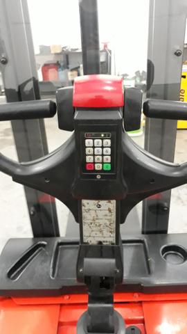 Empilhadeira patolada elétrica Toyota BT - Foto 5