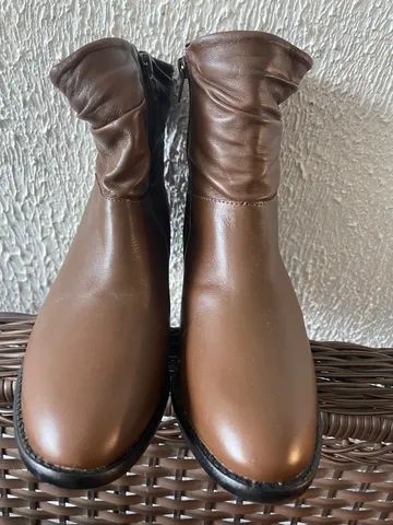 Bota linda em couro nova calça 38 - Foto 2