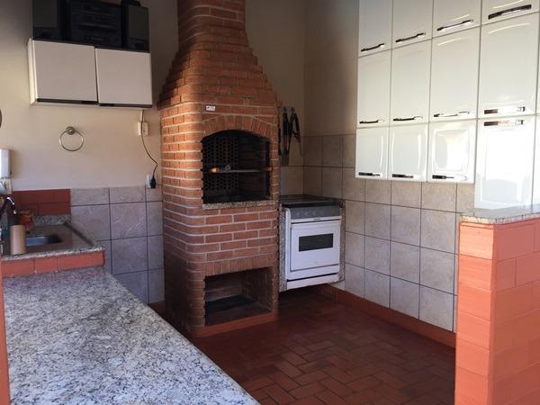 Casa com área de lazer e pomar - Foto 3