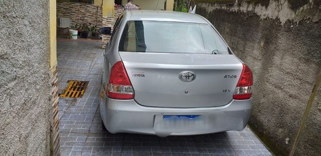 Etios sedã. Carro muito confortável e econômico - Foto 4