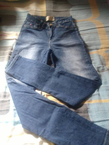 calça jeans beeight
