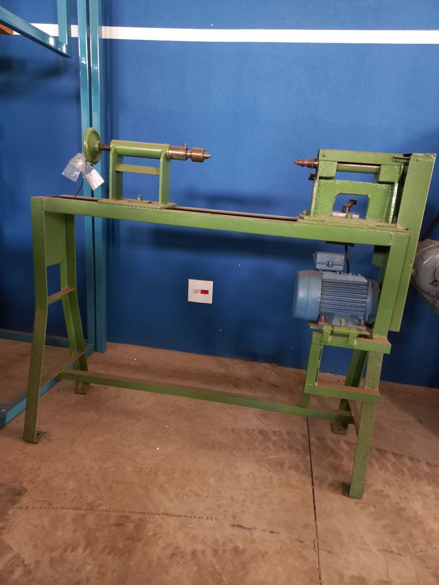 Torno simples para madeira com motor trifásico  - Foto 2