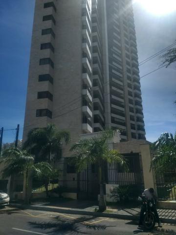 Excelente apartamento; 3 suites; Guararapes ; 3 vagas; 169,5 M² de área privativa; Lazer