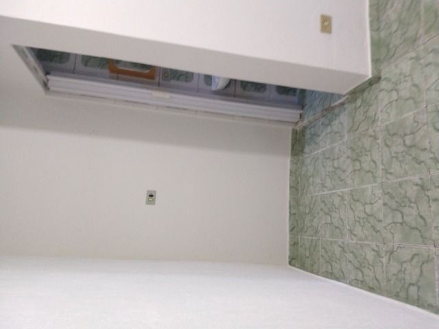 Um quarto com um banheiro - Foto 10