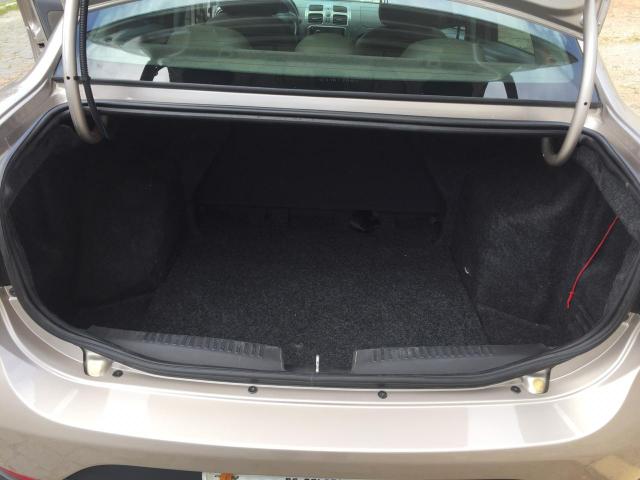 Fiat Grand Siena 1.6 16v Essence Flex dualogic 2014 - Foto 6