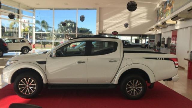MITSUBISHI L200 TRITON 2.4 16V TURBO DIESEL SPORT HPE-S CD 4P 4X4 AUTOMATICO. - Foto 4
