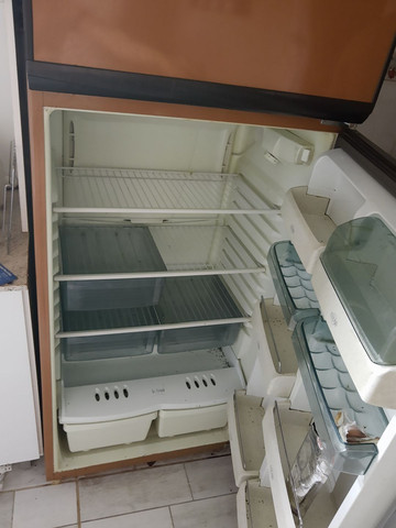 Vendo Geladeira Brastemp frost free - Foto 3
