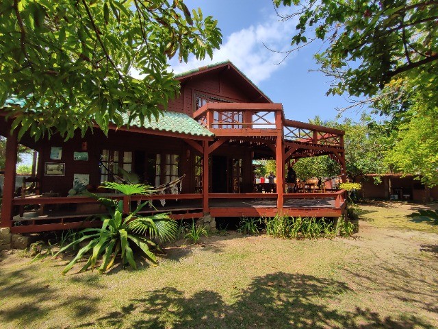 Casa Temporada Manguinhos com Saída Privativa para a Praia