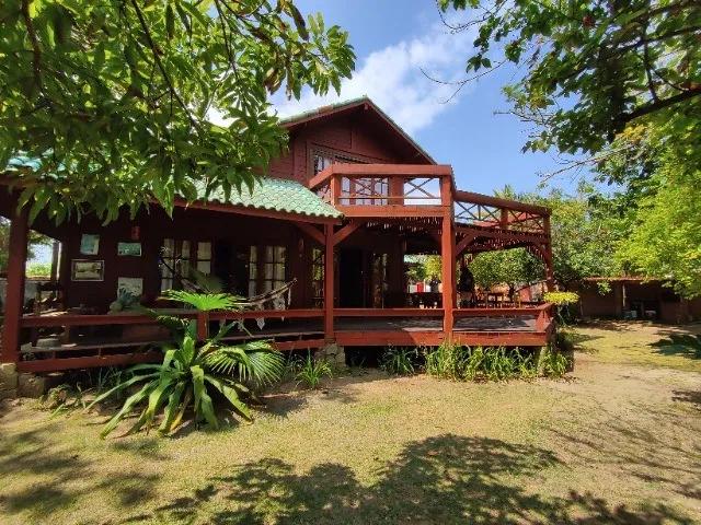 Casa Temporada Manguinhos com Saída Privativa para a Praia