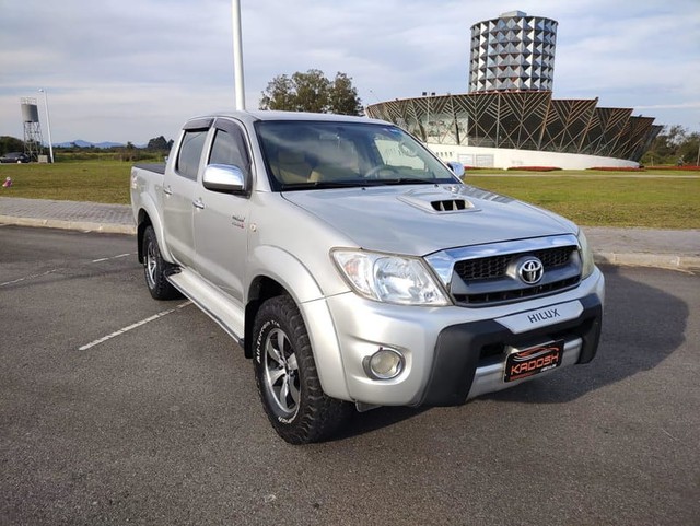 TOYOTA HILUX 3.0 SRV CD 4X4 AT