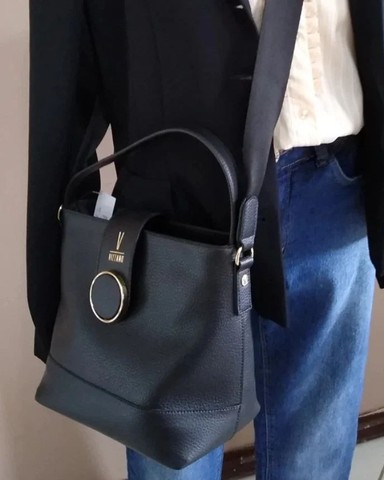 Vizzano bolsa de lado e de mão pequena couro preta - Foto 4