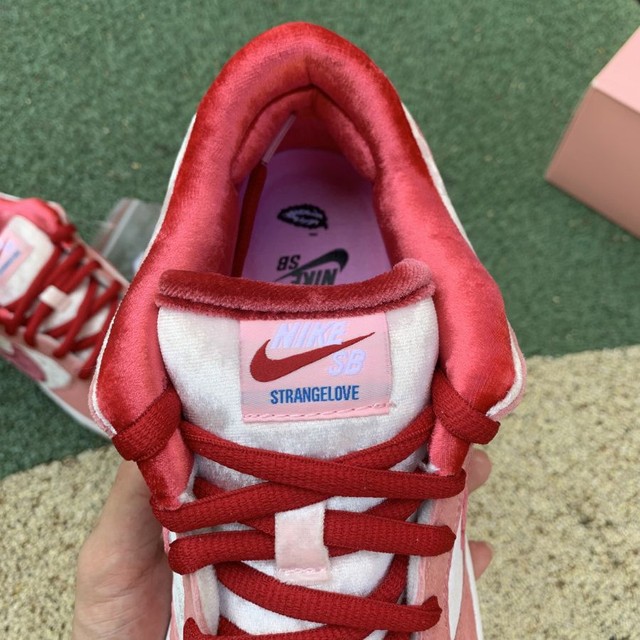 Tênis Nike SB Dunk Low X Strangelove  - Foto 3