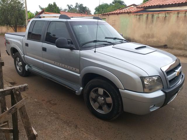 Vende-se uma caminhonete 2010/2011s10 executiva 4×4 diesel