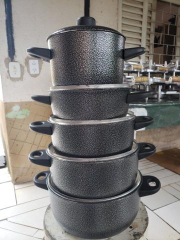 Jogo de panelas craqueadas