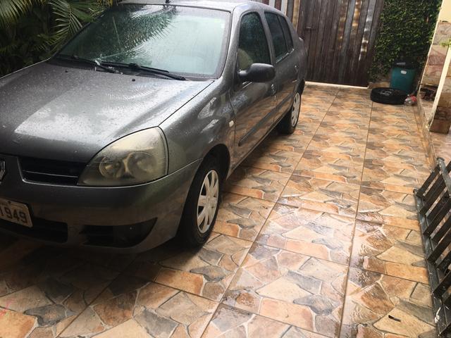 Clio Sedã