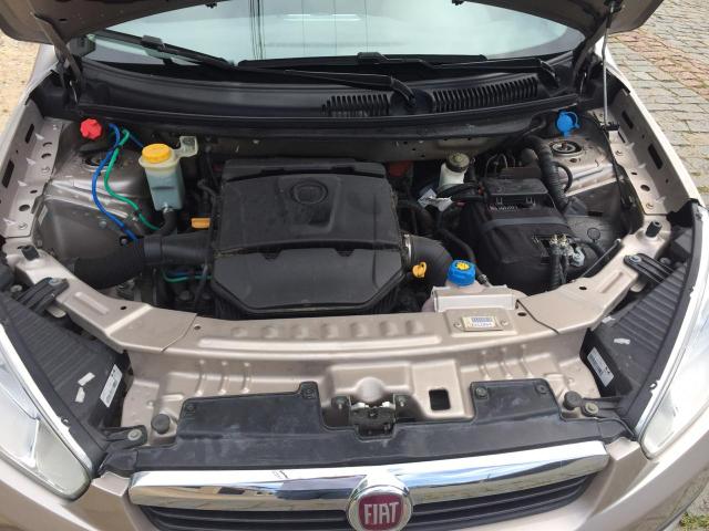 Fiat Grand Siena 1.6 16v Essence Flex dualogic 2014 - Foto 8