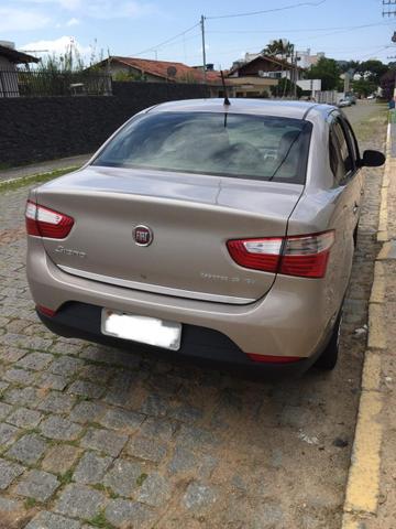 Fiat Grand Siena 1.6 16v Essence Flex dualogic 2014 - Foto 10