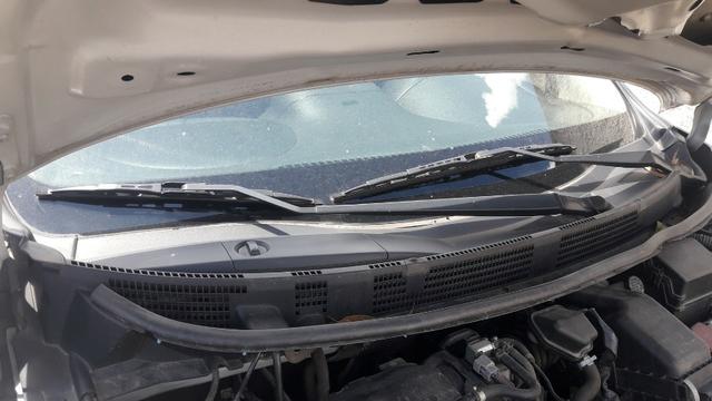 Grade Parabrisa Churrasqueira Nissan Versa