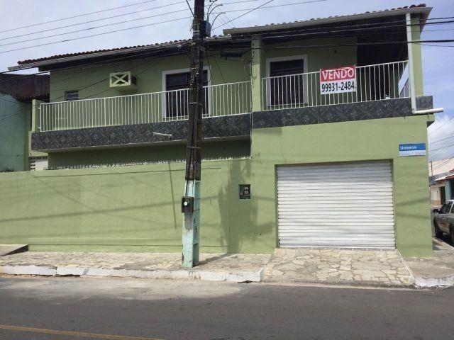 Casa de 2 andares em região comercial no Inácio barbosa, Av. Universo