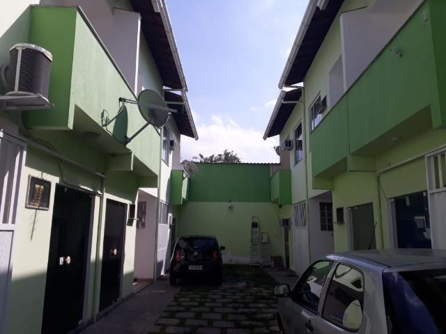 Excelente casa Duplex. Sala 2 qtos com garagem