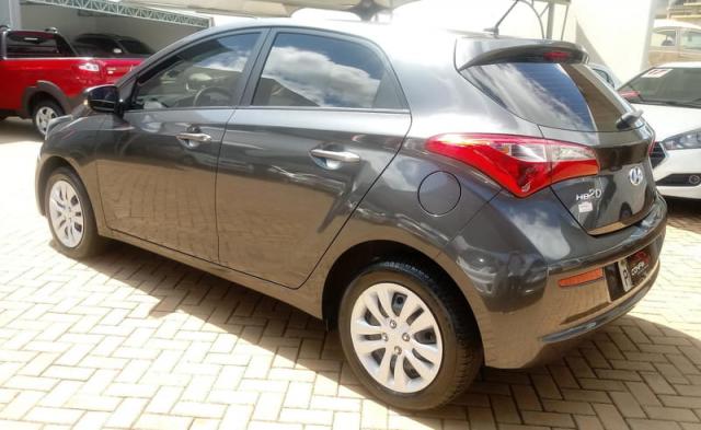 Hyundai Hb20 Confort Plus 1.0 Flex 2017 - Foto 3
