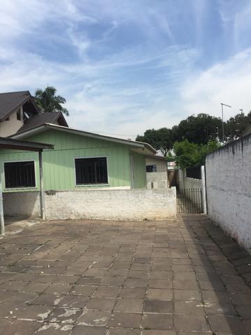 Alugo Casa de madeira no Pinheirinho Rua Mariano Snak , 350 fundos casa 02
