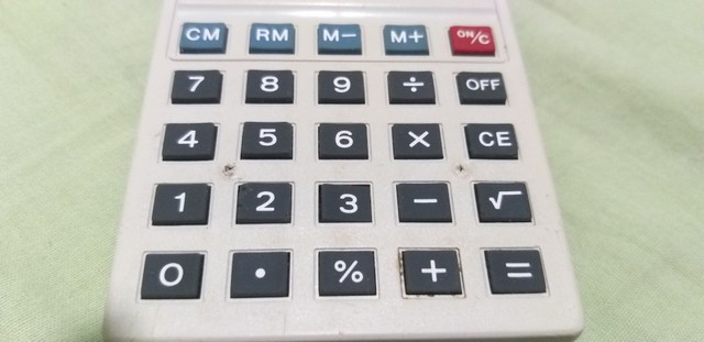Antiga calculadora sharp elsimate el 230 anos 80 funcionando perfeitamente  - Foto 3