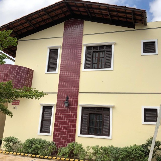 Prédio com 12 apartamentos, 1 e 2 quartos,  Montese, Fortaleza