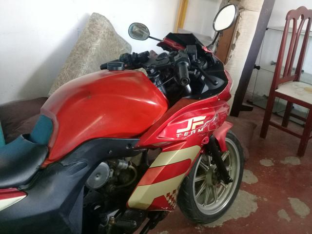 Tenho moto para troca em um carro