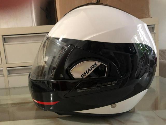 Vendo capacete Shark Evoline nunca usado