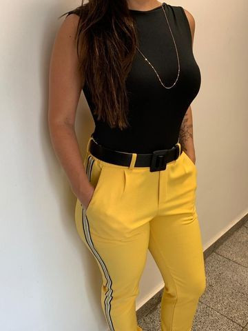 Calça amarela em crepe