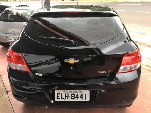 Chevrolet onix 2013 1.0 mpfi lt 8v flex 4p manual - Foto 3