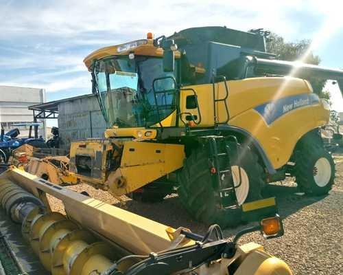 Colheitadeira New Holland CR 2013