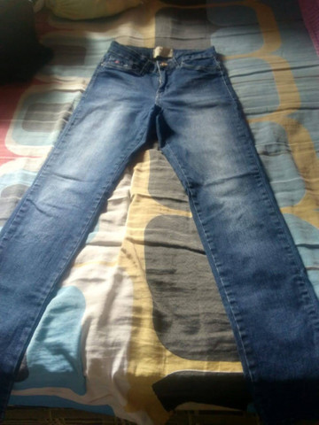 calça jeans beeight