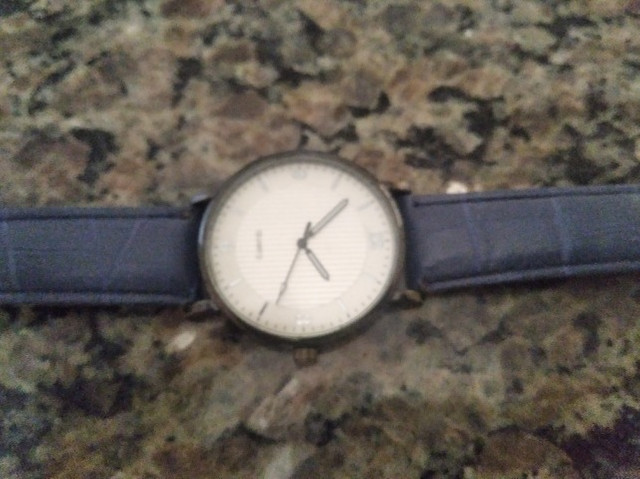 Vende-se esse relógio por R$20