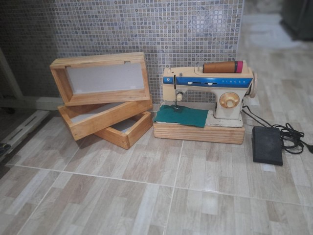 Base de maquina de costura doméstica  