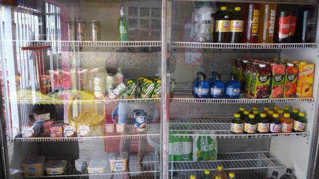 Vendo um balcao refrigerado 2 portas de correr