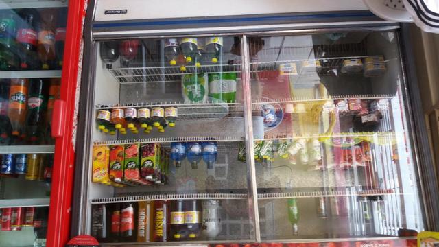 Vendo um balcao refrigerado 2 portas de correr - Foto 4