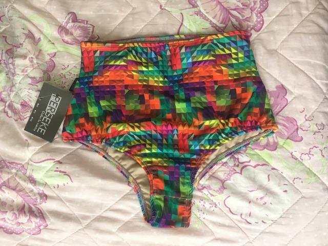 Calcinha de biquini cintura alta (Hot Pants)
