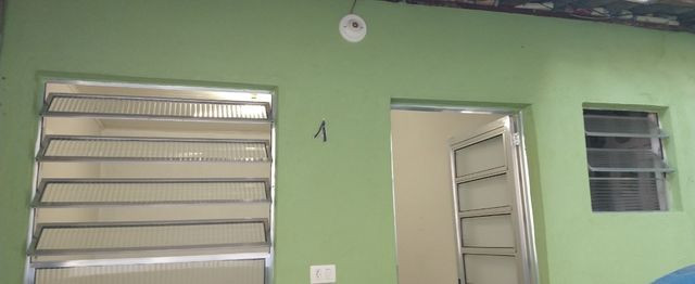 Um quarto com um banheiro - Foto 2