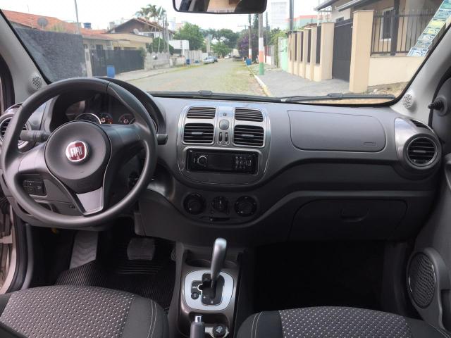 Fiat Grand Siena 1.6 16v Essence Flex dualogic 2014 - Foto 5