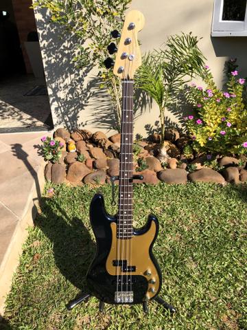 Baixo Fender Precision Bass Special - Deluxe Series