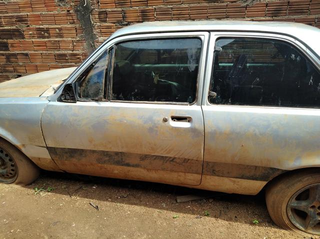 Vendo esse chevett barato so que esta cm motor batido
